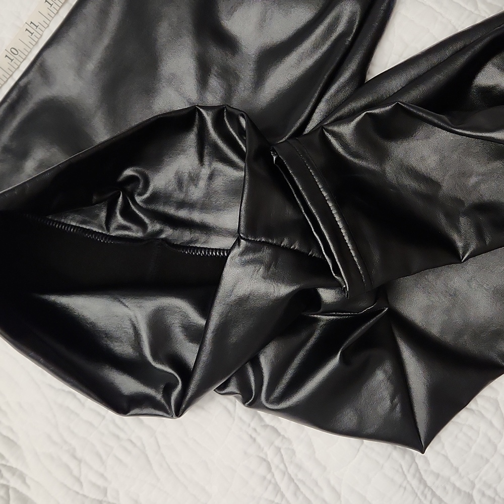 CLIV HIGH WAISTED FAUX BLACK LEATHER LEGGINGS. - Picture 7 of 9